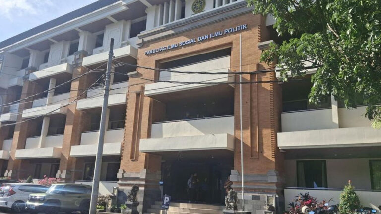 Mahasiswa Universitas Udayana Meninggal Usai Lompat dari Gedung FISIP, Diduga Alami Tekanan Mental