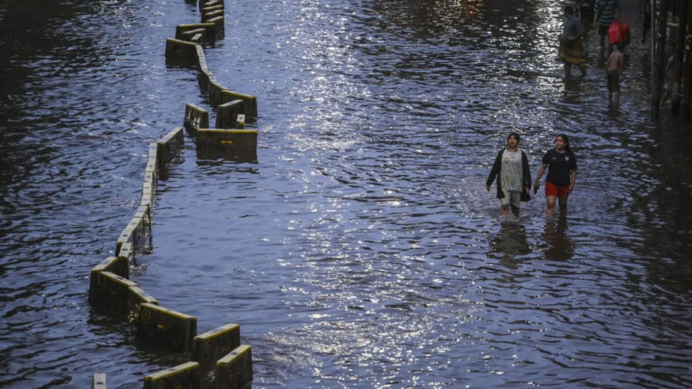 Banjir Jakarta: Hingga Pukul 20.00 WIB, 37 RT dan 12 Ruas Jalan Terendam